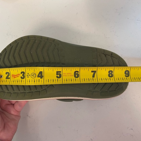 Kids Crocs, size J1 - Picture 8 of 9